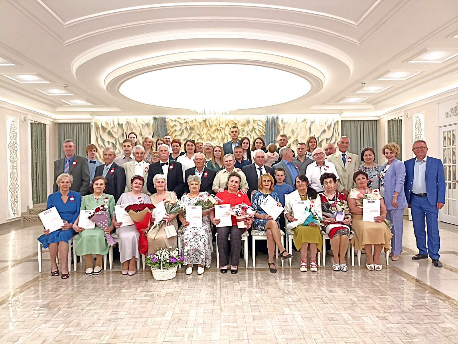 18.05.2023 года  во Дворце бракосочетания г.о. Тольятти  проведено торжественное мероприятие по чествованию юбиляров супружеской жизни.